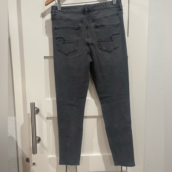 Distressed black AE high rise jeans - Picture 3 of 5